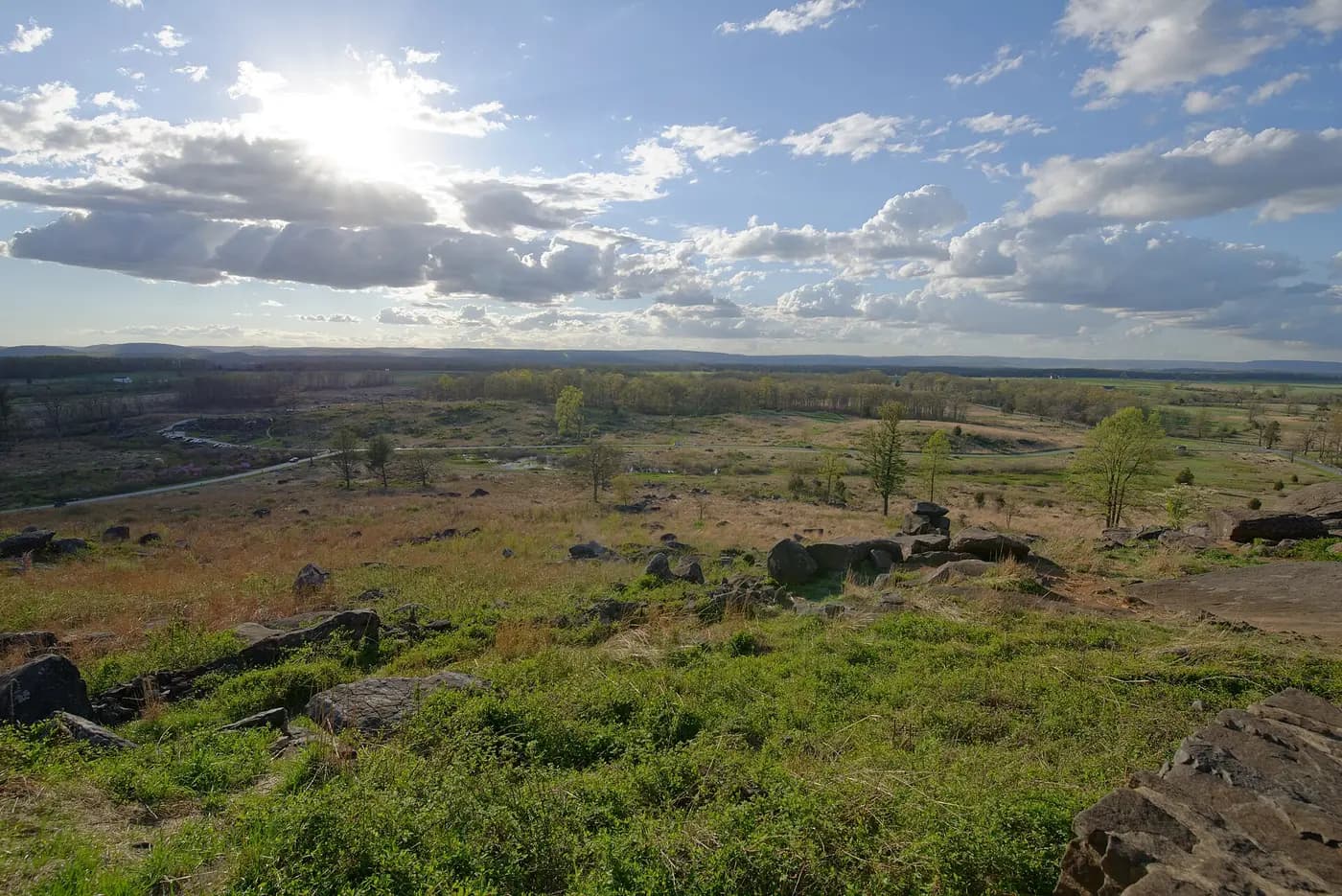 Open fields and monuments on the Gettysburg battlefield