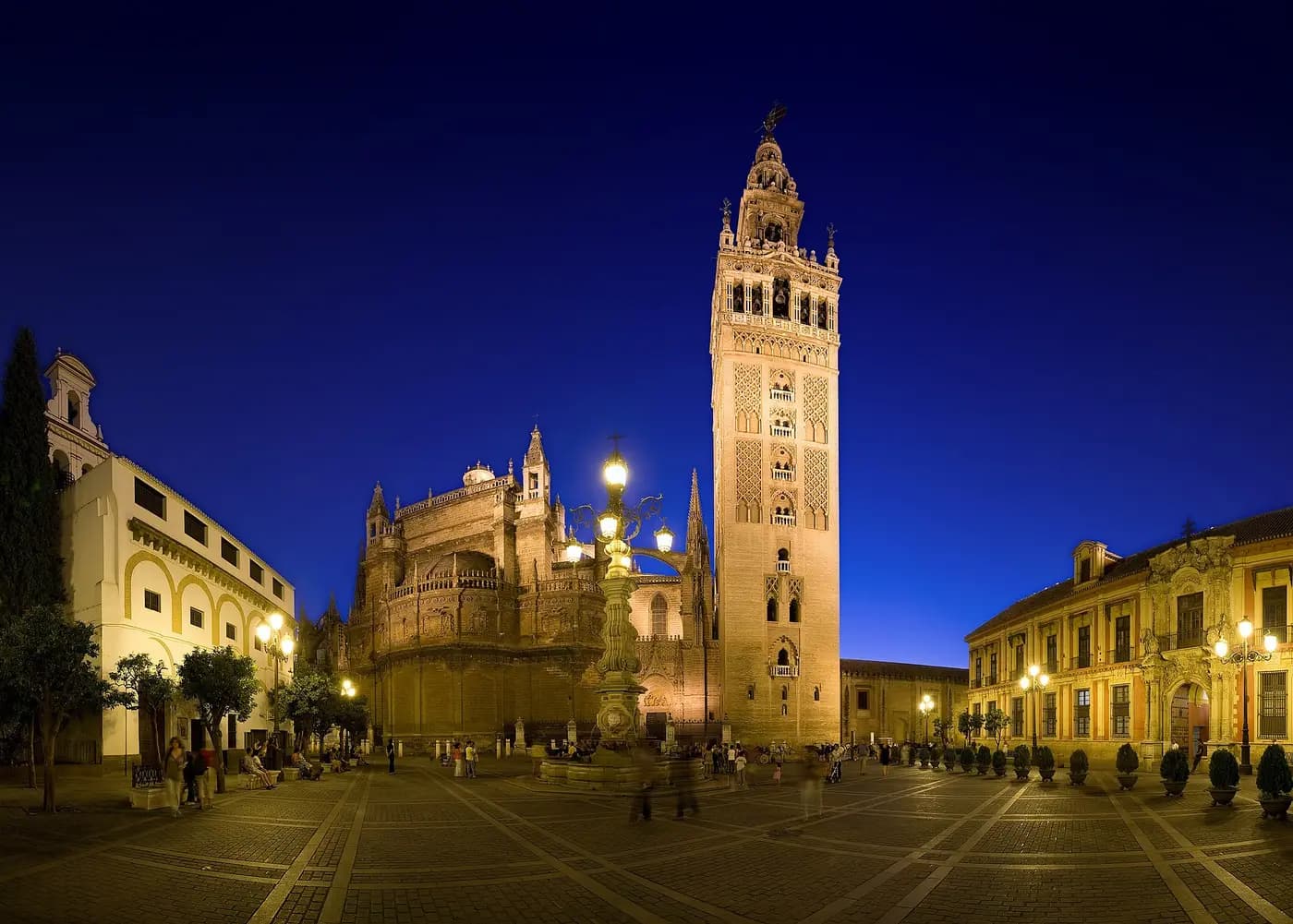 Seville Cathedral and the Giralda tower beyond Plaza Virgen de los Reyes