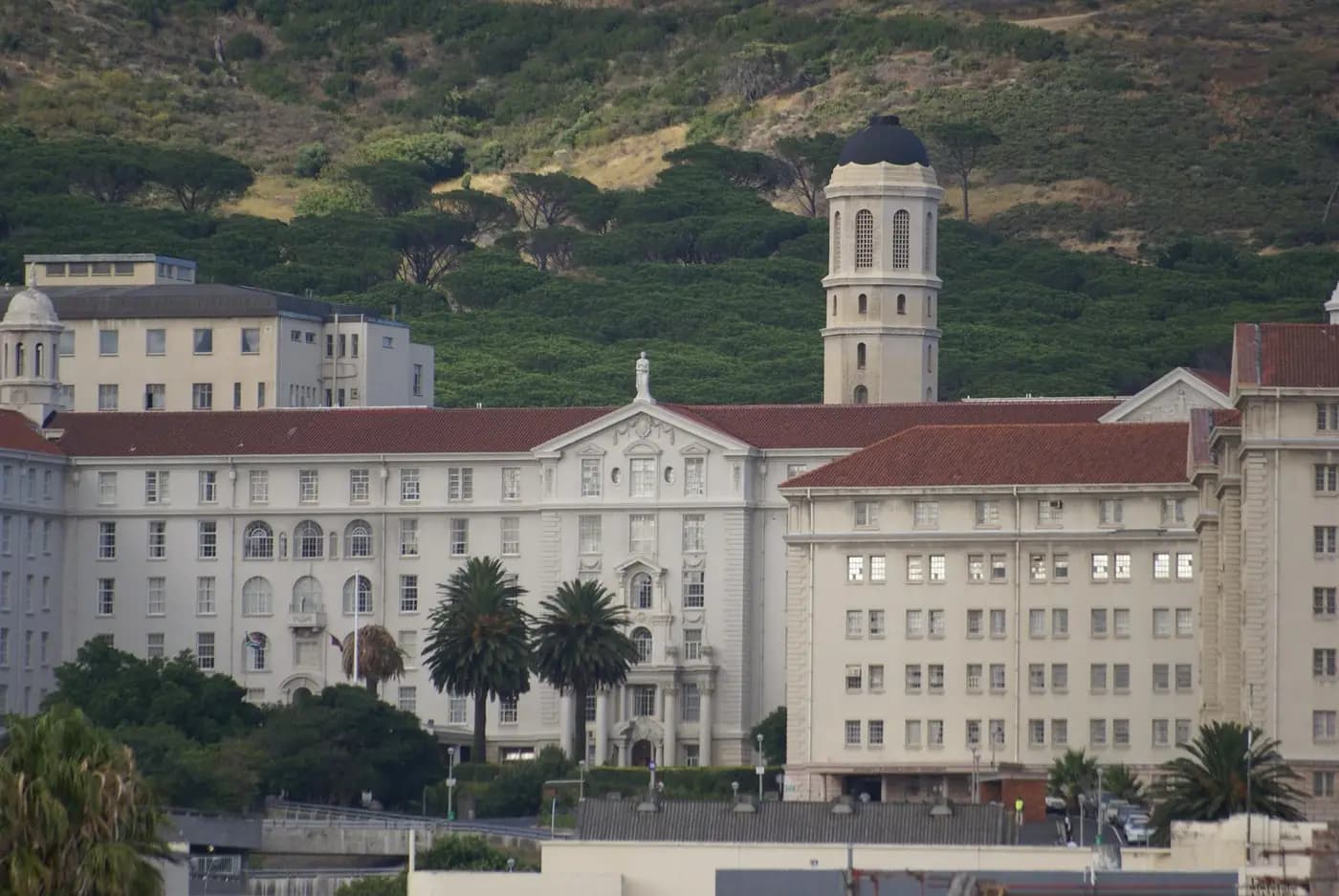 The Old Main Building of Groote Schuur Hospital below the slopes of Devil's Peak