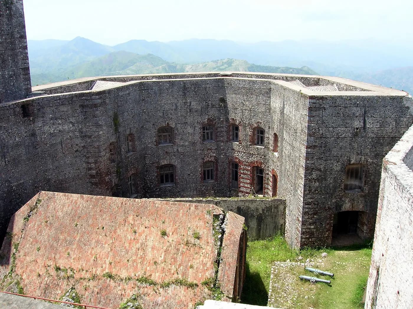 Cannon on the terrace of the Citadelle Laferrière in northern Haiti
